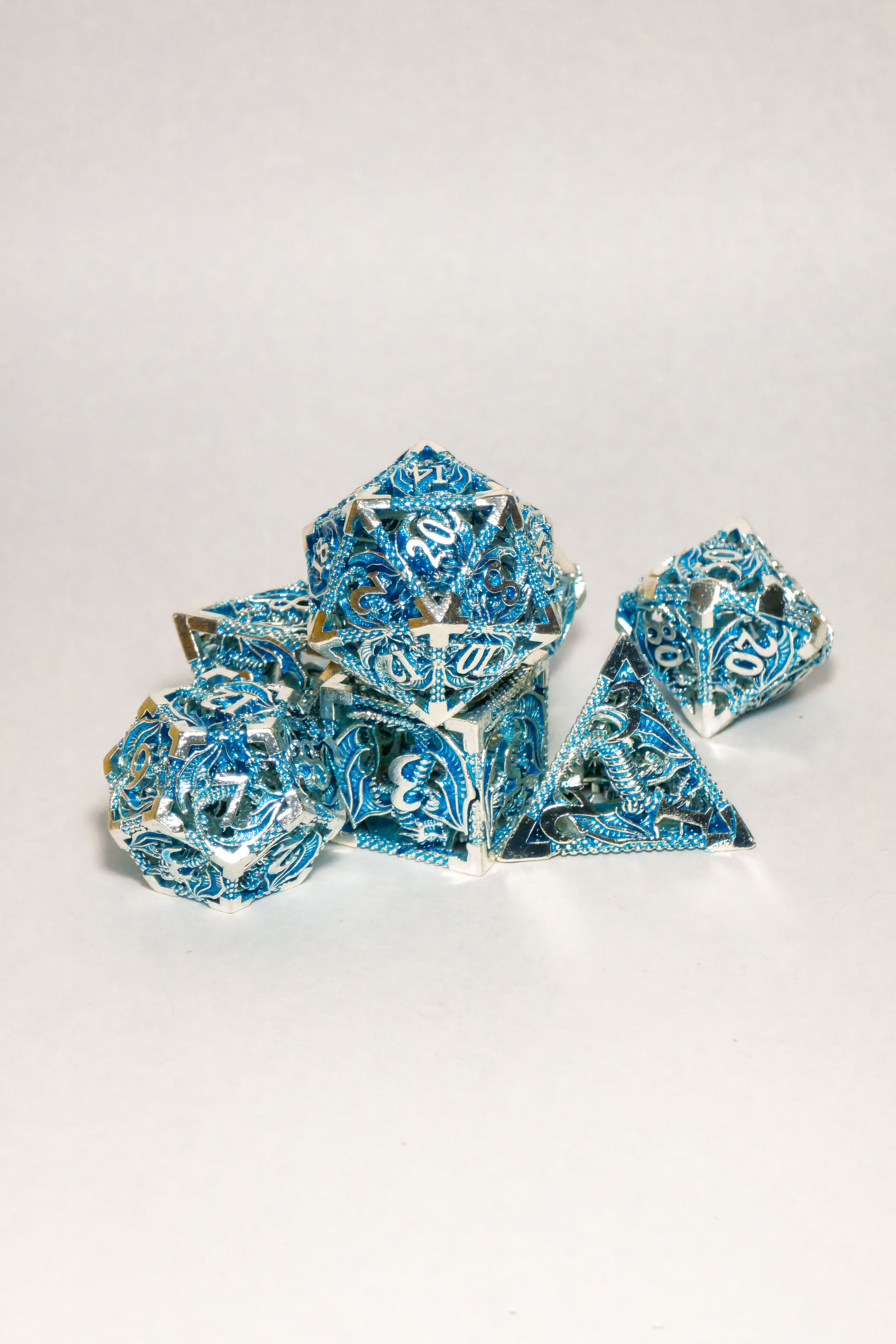 Set de 7 Dados Metálicos: Dragón (Huecos)
